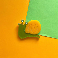 Load image into Gallery viewer, Curious Snail brooch